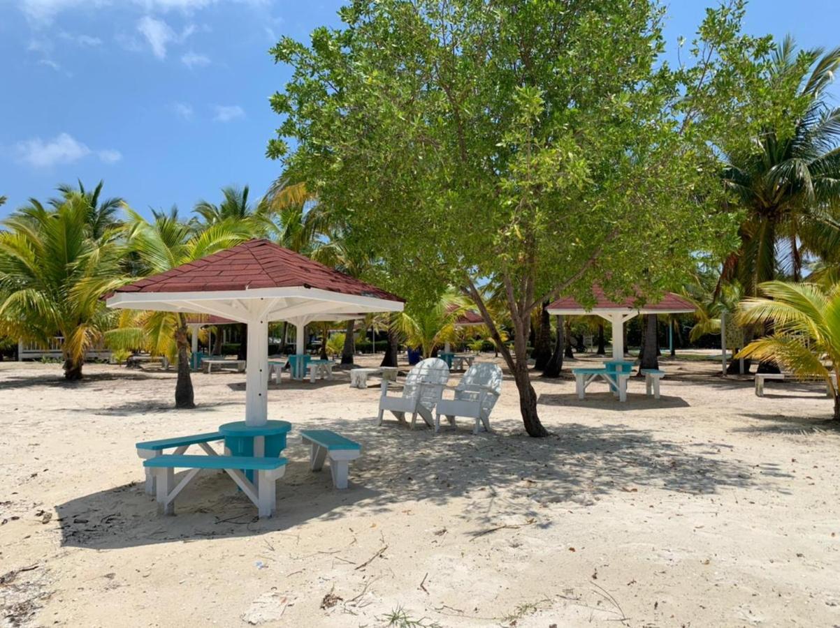 Sea Eye Hotel - Tropical Building Utila Exterior photo
