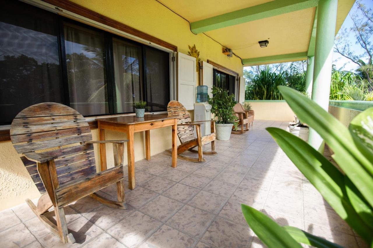 Sea Eye Hotel - Tropical Building Utila Exterior photo