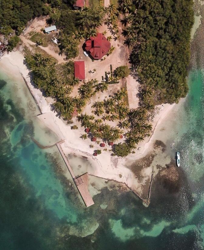 Sea Eye Hotel - Tropical Building Utila Exterior photo