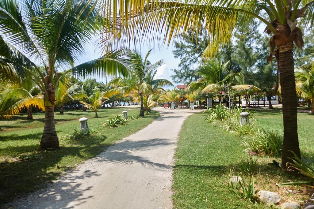 Sea Eye Hotel - Tropical Building Utila Exterior photo